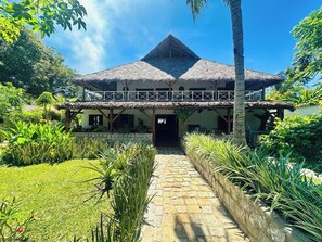 Exterior - Double Hibiscus Bungalow with pool, tropical garden, bar & restaurant (Hell-Ville)