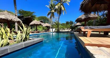 Double Hibiscus Bungalow with pool, tropical garden, bar & restaurant