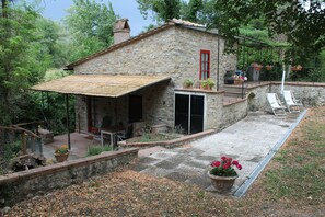 Terrace/patio - The small mill on the Argenna stream in the woods of Chianti in Tuscany (Toscana)