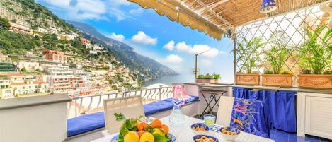 تناول الطعام بالخارج