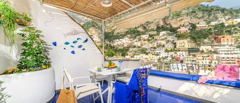 تناول الطعام بالخارج