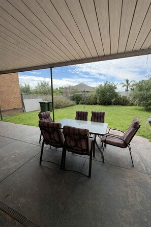 Comfort Apartment | Outdoor dining