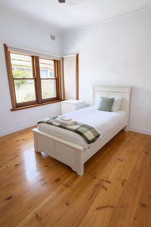 Comfort Apartment | Iron/ironing board, free WiFi - 2BR Seaside Retreat in Largs North (Largs North)