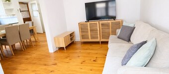 2BR Seaside Retreat in Largs North