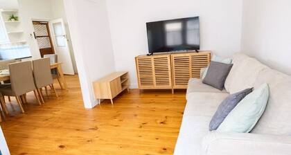 2BR Seaside Retreat in Largs North