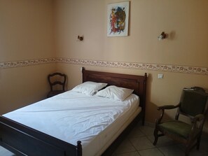 4 bedrooms, iron/ironing board - Charming house 149m² - 4 bedrooms - Large enclosed garden in Le Teich (Bassin d'Arcachon) (Le Teich)