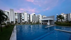 Outdoor pool - Ground Floor Apartment with Pool and Private Patio - 5 minutes from Bonfil Beach (ACAPULCO DE JUAREZ)
