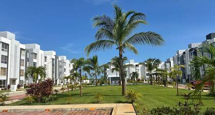 Ground Floor Apartment with Pool and Private Patio - 5 minutes from Bonfil Beach