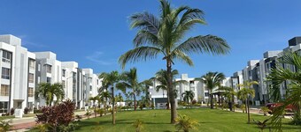 Ground Floor Apartment with Pool and Private Patio - 5 minutes from Bonfil Beach