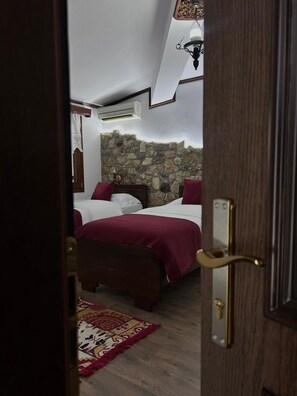 9 chambres, fer et planche à repasser, Wi-Fi, draps fournis