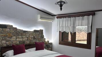 9 bedrooms, iron/ironing board, WiFi, bed sheets