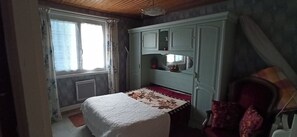 3 bedrooms, iron/ironing board, internet