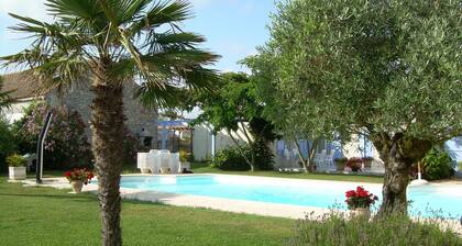 4-star 2-bedroom house with large pool