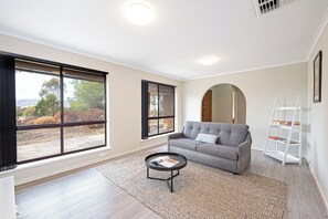 Villa Premium, patio, vista collina | Area soggiorno