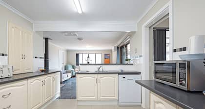 Villa Scalzi - 4-Bed Getaway