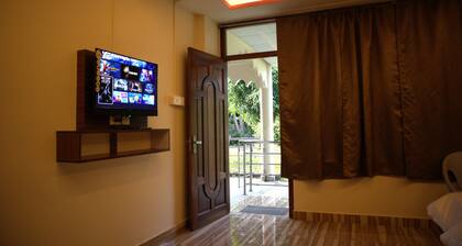 Room in Raindrop Homestay close to dive centers & beaches with Shared kitchen