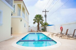 Pool - Ocean Garden 8 - Walk to the beach - Spacious 3BR (South Padre Island)
