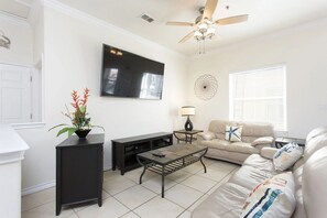 TV - Ocean Garden 8 - Walk to the beach - Spacious 3BR (South Padre Island)