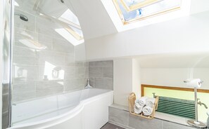 Shower, hair dryer, towels, soap - Yr Pandy 
a beautiful barn conversion nestled within the Snowdonia National Park (Pennal)