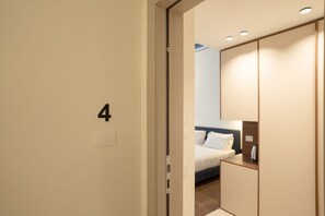 Superior Double or Twin Room | Desk, soundproofing, free WiFi - Maison Petronilla (Naples)