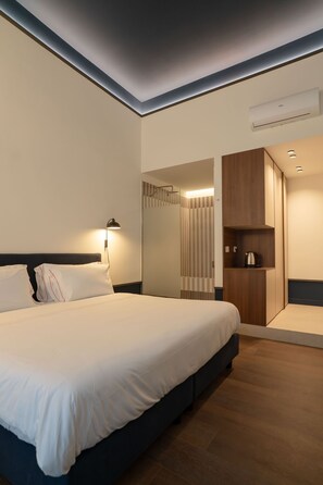 Superior Double or Twin Room | Desk, free WiFi - Maison Petronilla (Naples)