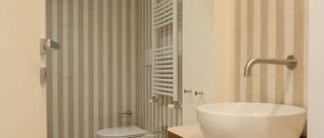 Standard Room | Bathroom | Bathtub, hair dryer, towels, soap