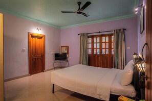 Standard Double Room, Balcony - Indy Suites Candolim (Candolim)