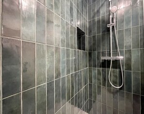 Shower, hair dryer, towels, toilet paper - L'Écrin d'Isle - At the foot of the cathedral - 6 people (Amiens)