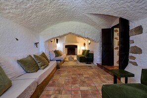 TV, fireplace - Villa Gerunda with pool - My Rental Homes (Mont-ras)