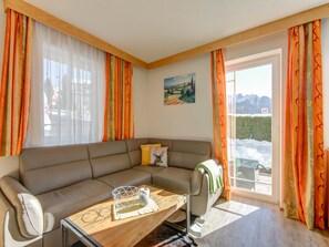 Living room - Apartment in Tyrol in an Attractive Area (Fiss)
