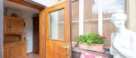 Classic Apartment, 1 Bedroom | Reception