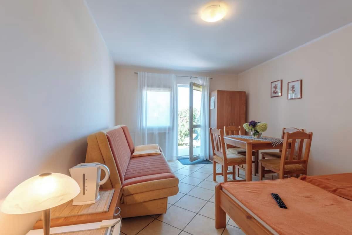 Chambre Triple | Coin séjour