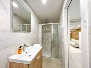 Shower, hair dryer, towels - Urban Flat 223 - 50 Greneta (París)