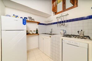 Fridge, dishwasher, coffee/tea maker, toaster - Casa Bouganville (Positano)