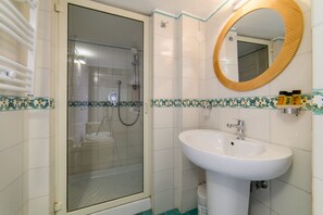 Shower, hair dryer, bidet, towels - Casa Bouganville (Positano)
