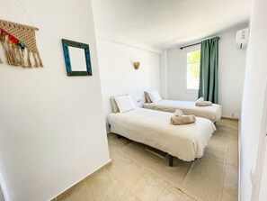 2 chambres, fer et planche à repasser, Wi-Fi, draps fournis