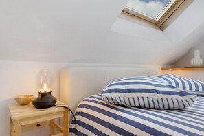 1 bedroom, iron/ironing board, WiFi, bed sheets - Cozy Apartment Facing Corréjou Beach with Stunning Views (Camaret-sur-Mer)