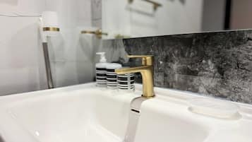 Standard Apartment, 1 Bedroom | Bathroom