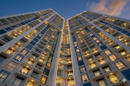 Exterior. Skyz Lifestyle 1BR Residences at Arjan