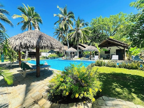 Double Jasmin Bungalow, tropical garden, near beach, peaceful, pool