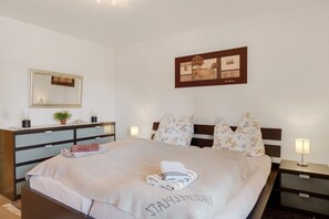 1 chambre, fer et planche à repasser, draps fournis