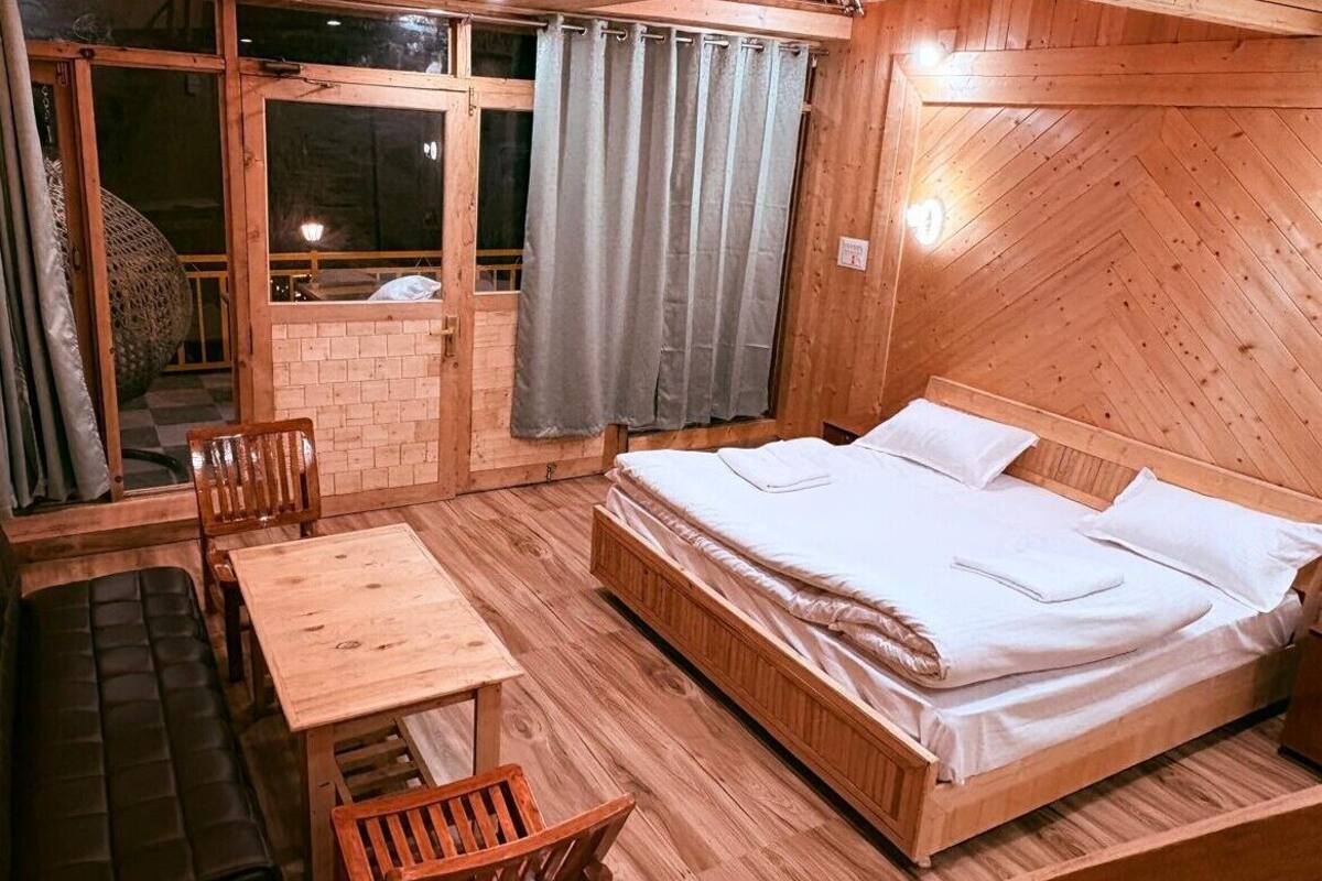 Deluxe Room, Balcony, River View | Iron/ironing board, free WiFi