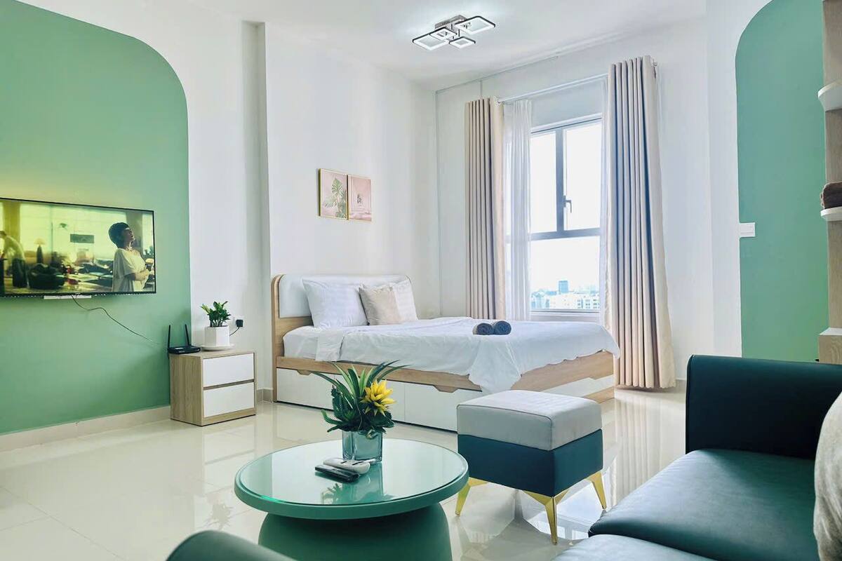 Studio Premier, pemandangan kota | Seprai katun Mesir, seprai premium, minibar, dan brankas