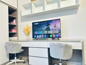 30-Zoll-Flachbildfernseher mit Kabelempfang