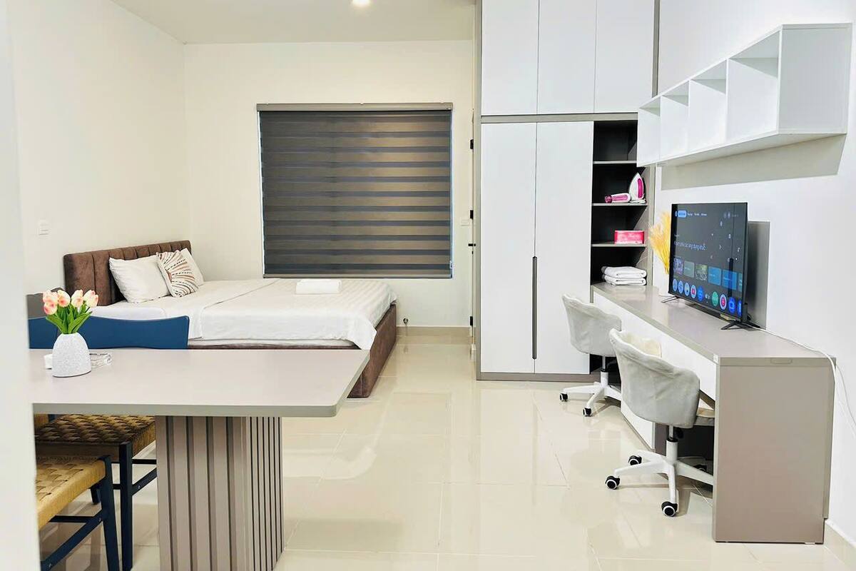 Seprai katun Mesir, seprai premium, minibar, dan brankas