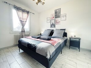 2 bedrooms, iron/ironing board, free WiFi, bed sheets
