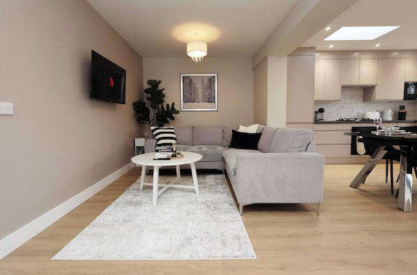 Modern 5br Home New - Bristol