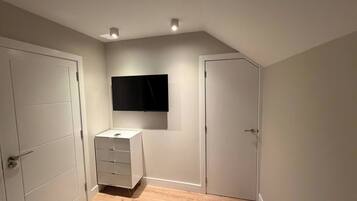 House, 5 Bedrooms | Bahagian dalam