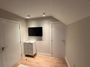 Interior - Modern 5BR Home new (Bristol)