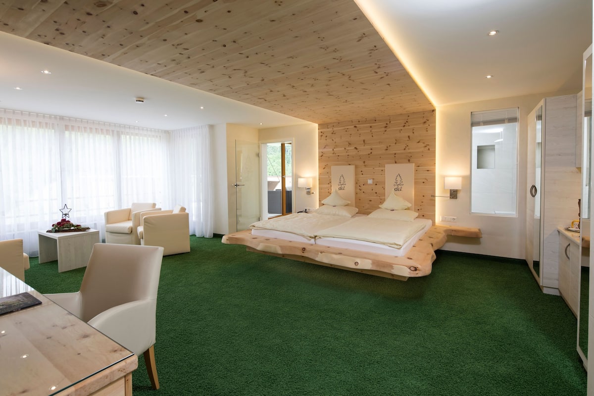 Premium Suite | Két bảo mật tại phòng, bàn, truy cập Internet không dây miễn phí 